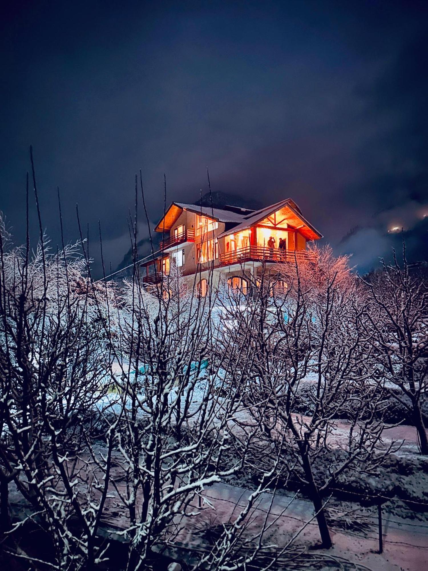 The Woodshed Villa Manāli Buitenkant foto